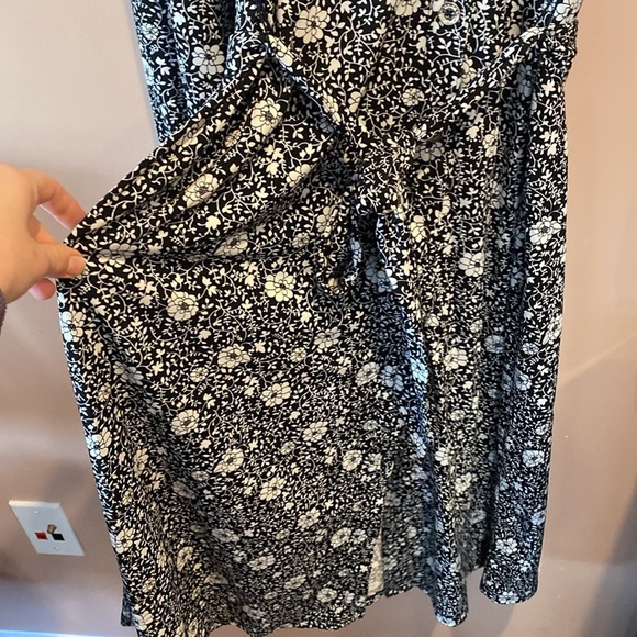 Micheal kors black and white floral maxi dress with gold buttons - Picture 5 of 5